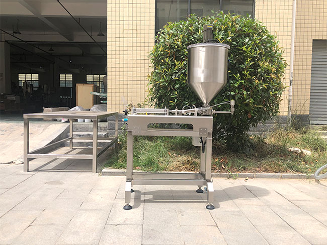 星火半自動膏體灌裝機設(shè)備展示