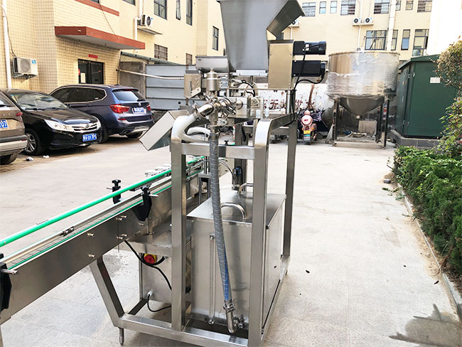 星火全自動小型灌裝機(jī)展示